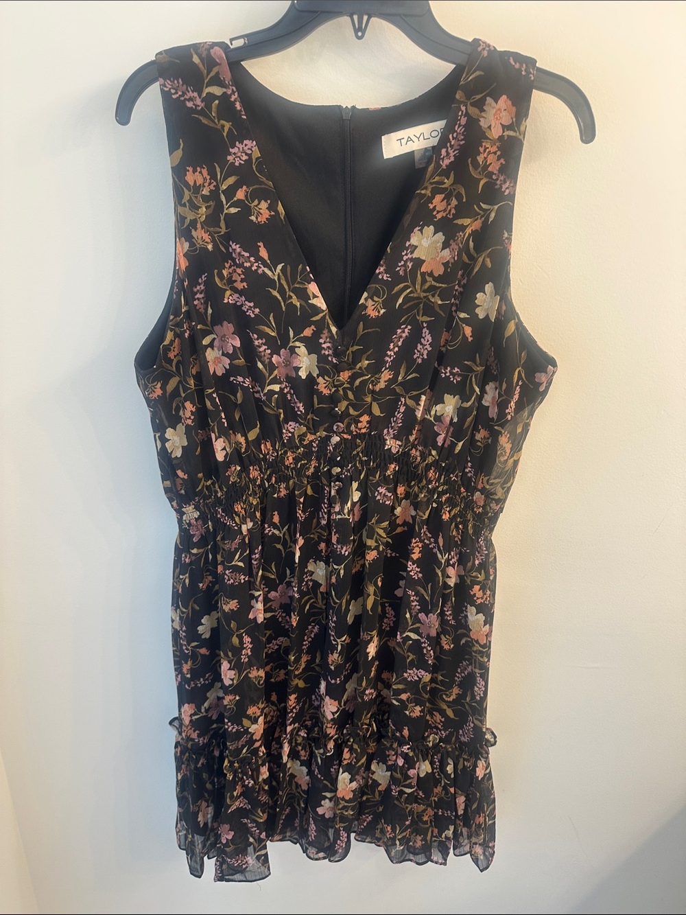 Taylor Black Floral Smocked V-Neck Sleeveless Dress NWOT SZ 16